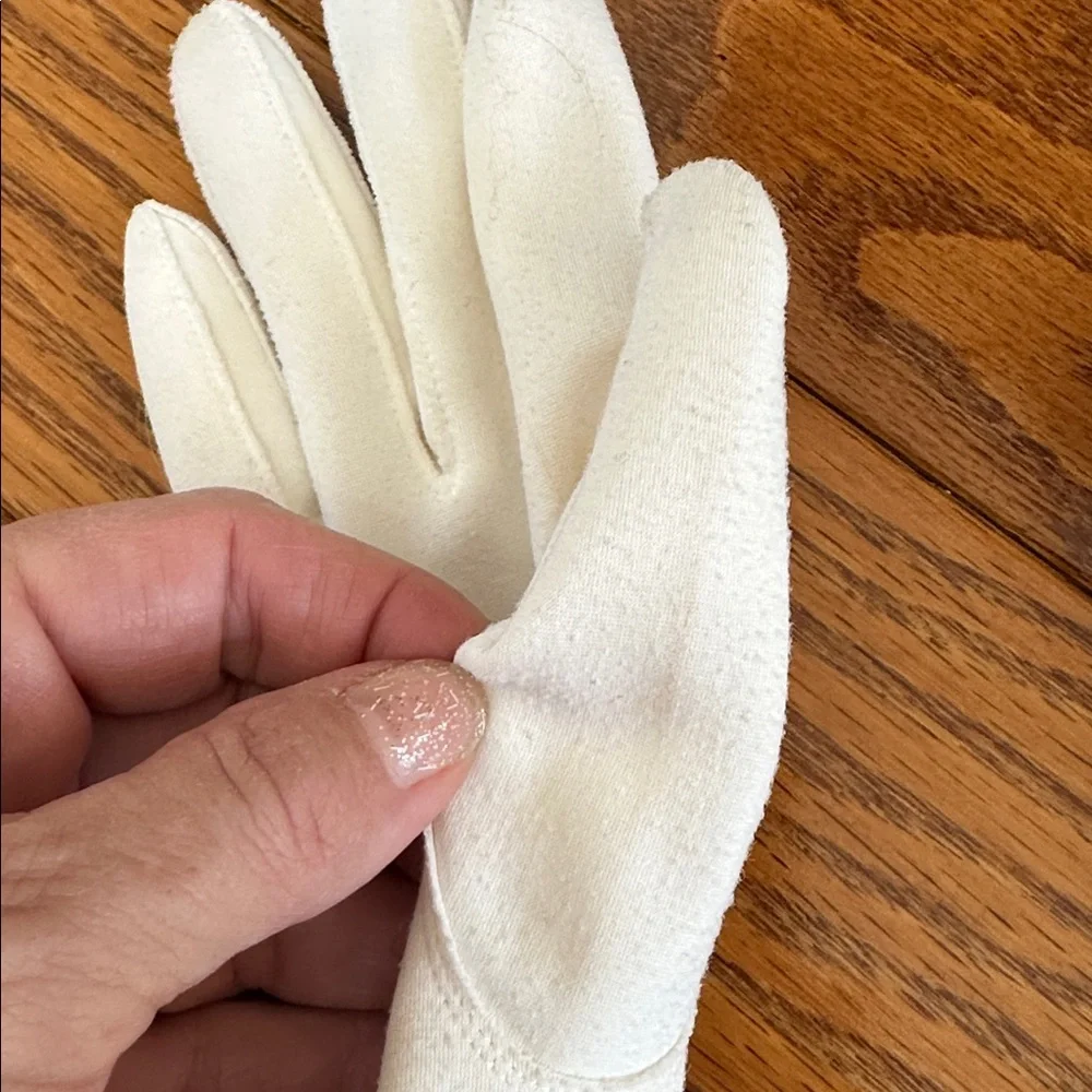 Vintage 60s Creamy White Cotton Scalloped Hem‎ Wrist Gloves